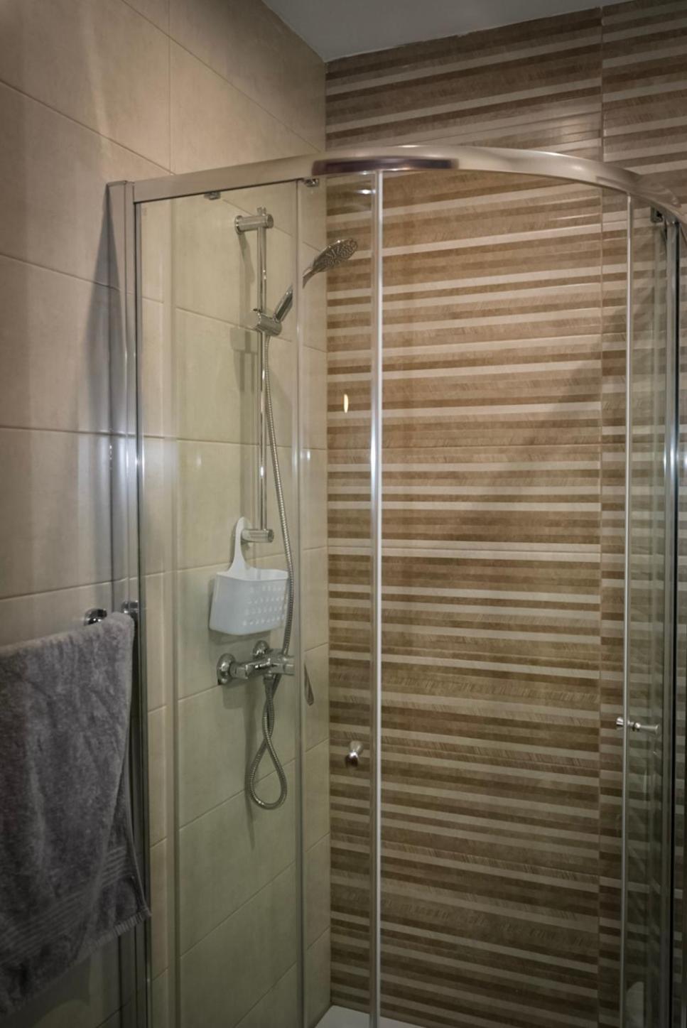 Comfort And Convenience Flat 4 Dad'S Court Σεντ Πόλς Μπέι Εξωτερικό φωτογραφία