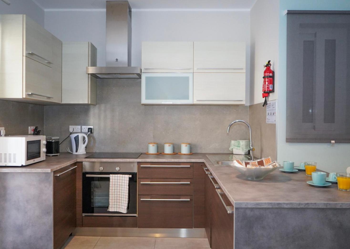 Comfort And Convenience Flat 4 Dad'S Court Σεντ Πόλς Μπέι Εξωτερικό φωτογραφία